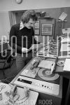 22-01-1976 Willem van Beusekom at radio studio in Hilversum.

[keywords]Black & White Image, Half Length, Radio studio[/keywords]